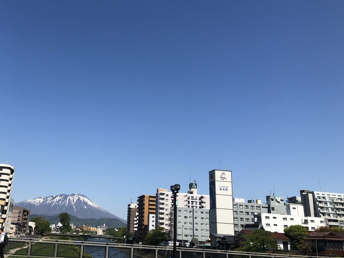 旭橋からの岩手山の写真