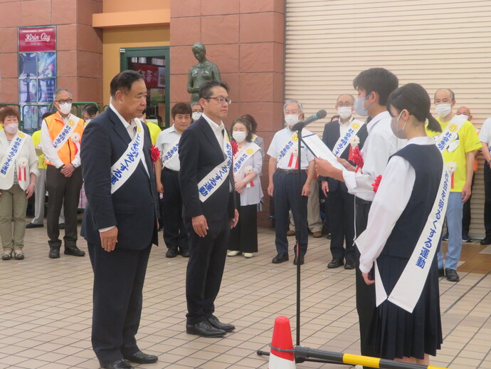 社会を明るくする運動JR盛岡駅頭広報活動