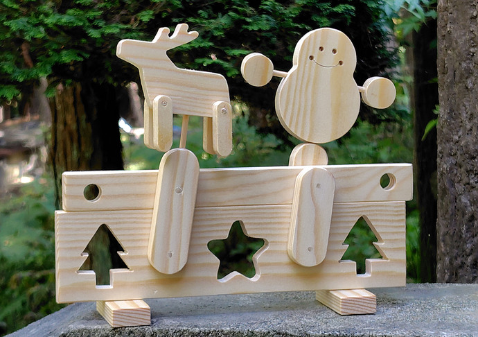 クリスマスをイメージした動く飾りの画像