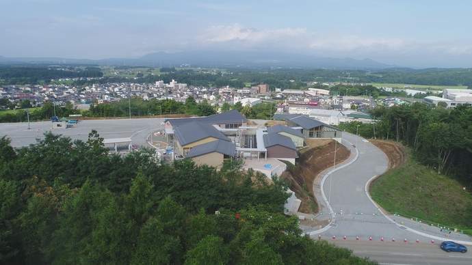 東側から見た様子