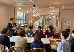 懇談会の様子