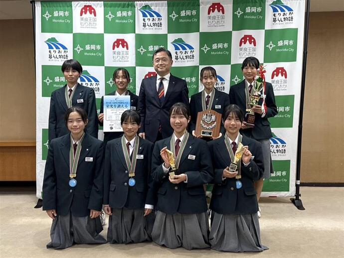 黒石野中学校女子駅伝部様の全国中学校駅伝大会準優勝に係る市長表敬訪問