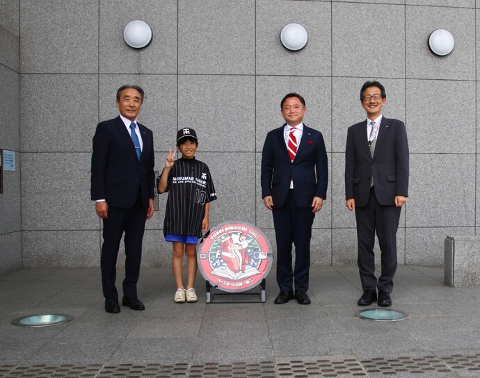 MLBオリジナルマンホールカバー除幕後