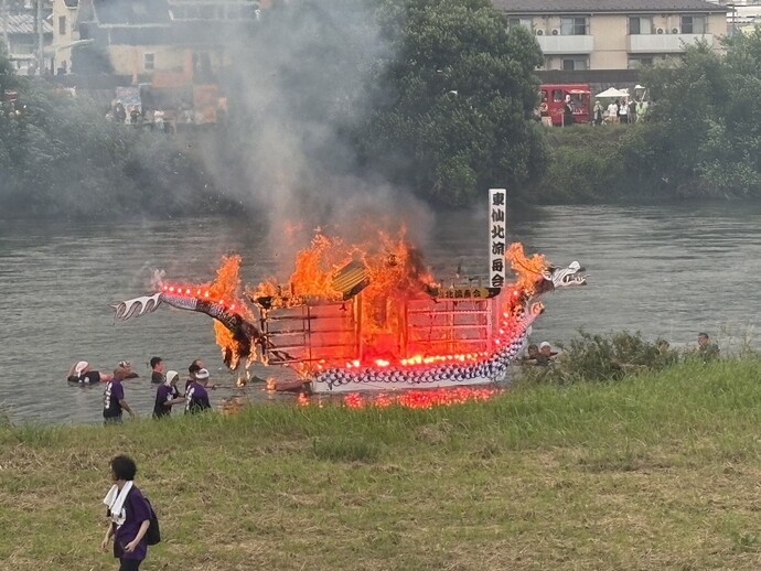 舟っこ流しの様子2