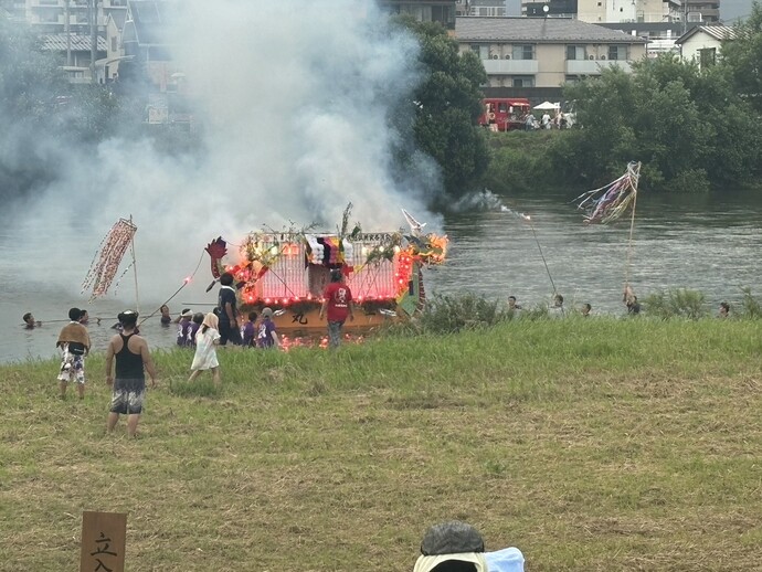 舟っこ流しの様子3