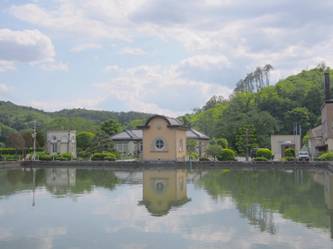 米内浄水場のシンボル「緩速ろ過池」