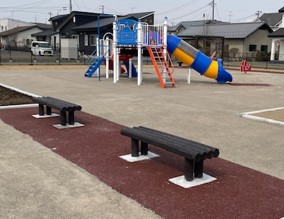 複合遊具遠景