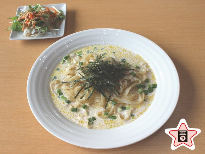たらこクリーム+サラダの写真を掲載しています。