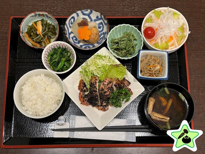 あっちゃん定食「お肉」の写真を掲載しています。