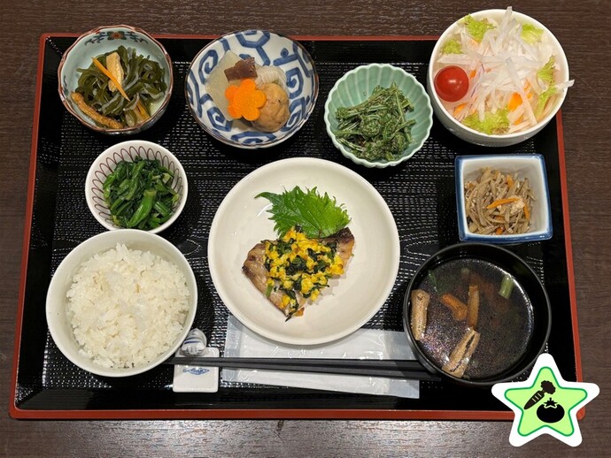 あっちゃん定食「お魚」の写真を掲載しています。