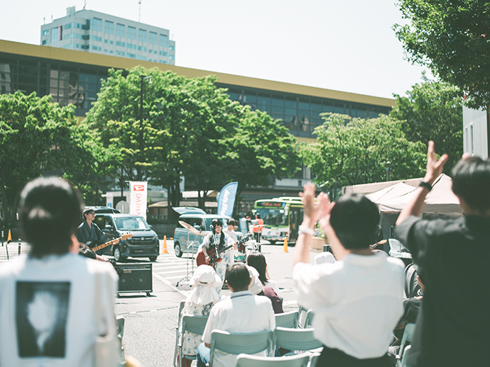 高校生によるライブ演奏の様子