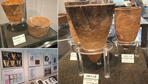 展示の様子の写真　沈線文土器など